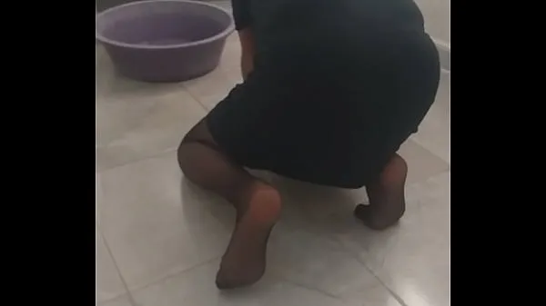 بڑے Sexy stepmother in hijab is cleaning house نئے ویڈیوز