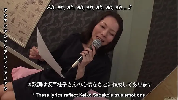 Veliki Mature Japanese wife sings naughty karaoke and has sex novi videoposnetki