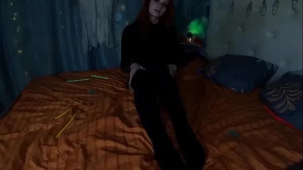 بڑے The witch is playing with her pussy نئے ویڈیوز