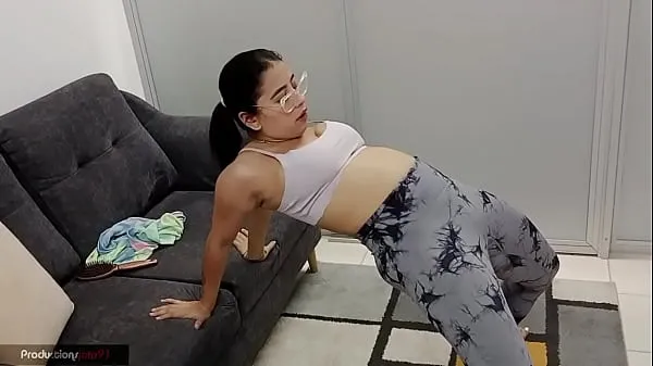 I get excited to see my stepsister's big ass while she exercises, I help her with her routine while groping her pussy Video baru yang besar