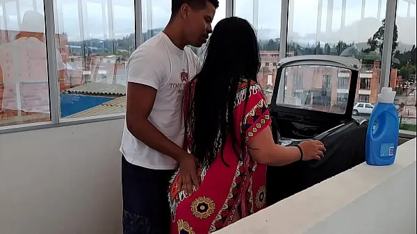 My stepmother surprises me in the laundry room and gives me the best blowjob Video baru yang besar