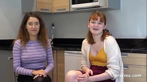 Grote Ersties - Hot Lesbian Friends Pamper Each Other nieuwe video's