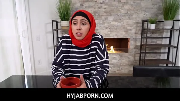 Veľké Arab MILF stepmom with hijab Lilly Hall deepthroats and fucks her stepson nové videá