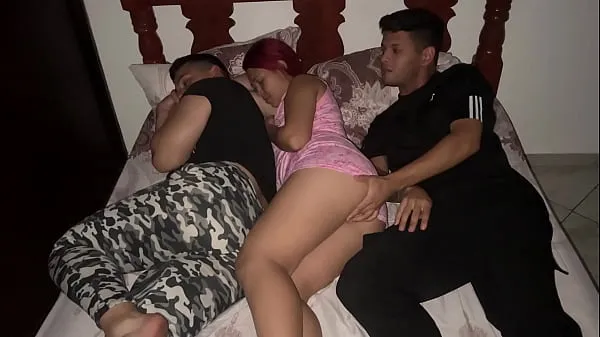Μεγάλα I don't like sharing a bed with my girlfriend's best friend because I feel like he fucks her next to my NTR νέα βίντεο