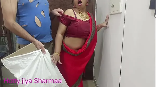 Μεγάλα Poor delivery boy watching inside my personal room door when I was enjoying myself and needed a big dick | Hindi sex with audio νέα βίντεο