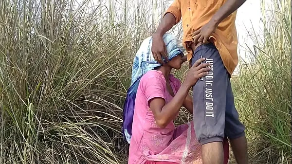 Büyük पत्नी बाहर लकड़ी इकठ्ठा कर पति ने बोला आज बाहर चोदाई करते है देसी हिंदी सेक्स वीडिय yeni Video