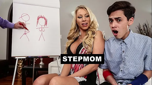 Stepmom Katie Morgan Helps Juan El Caballo Loco Lose His Virginity Video baru yang besar