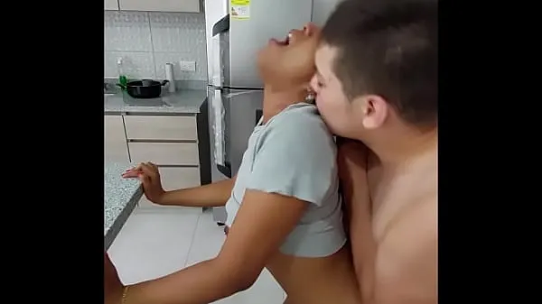 Stora Interracial Threesome in the Kitchen with My Neighbor & My Girlfriend - MEDELLIN COLOMBIA nya videor