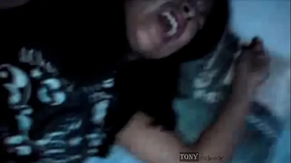 Ouch, was I in the wrong hole? I'm sorry.. If you already know how I am, why do you fit it in your ass? Her first time in the ass is not what she wanted but she went home being another woman Video baharu besar