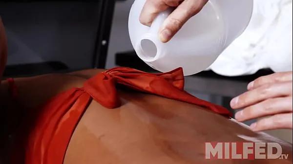Touching my Girlfriend's Black sMom Stuck in the Washing Machine - MILFED Video mới lớn