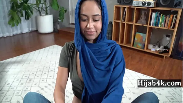 Store Teaching My Stepsis In Hijab - Dania Vega nye videoer