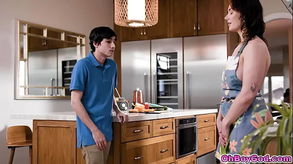 วิดีโอใหม่ยอดนิยม Stepmom Siri Dahl making a deal with her stepson Ricky Spanish to keep him quiet after seeing her naked in the kitchen รายการ