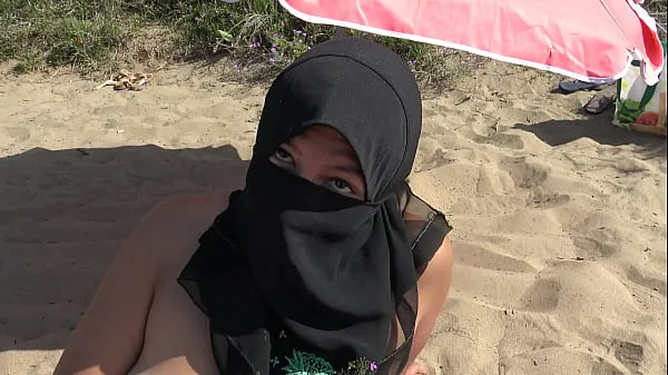 Arab milf enjoys hardcore sex on the beach in France Video baharu besar