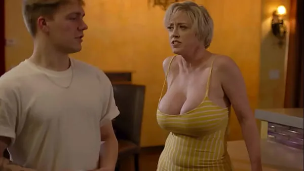 大きなMature Step Mom with HUGE Tits Desesperately Try seduces her stepson新しい動画