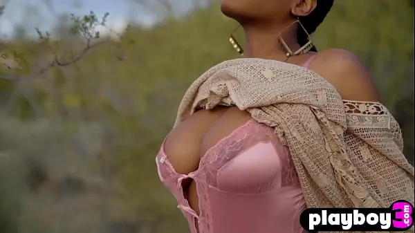 Grandes Jovem negra sexy Nyla expôs seu corpo sexy e colocou seios grandes em primeiro plano novos vídeos