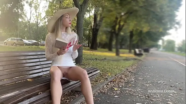 Veľké My wife is flashing her pussy to people in park. No panties in public nové videá