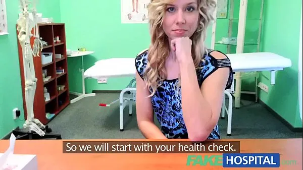 Grote Fake Hospital Doctor offers blonde a discount on new tits in exchange for a good nieuwe video's