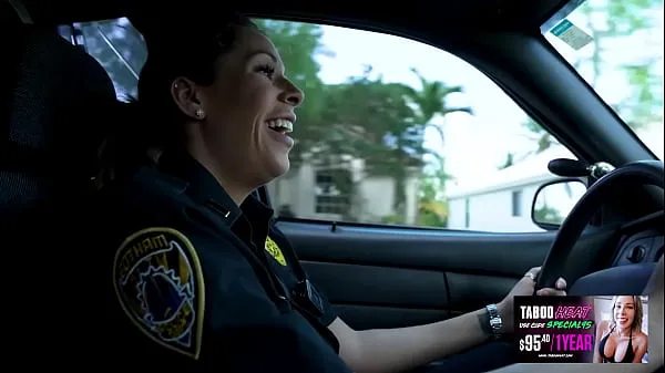 بڑے Nikki Brooks In StepMom Wants To Role Play As A Cop and Have Sex On My Bed نئے ویڈیوز