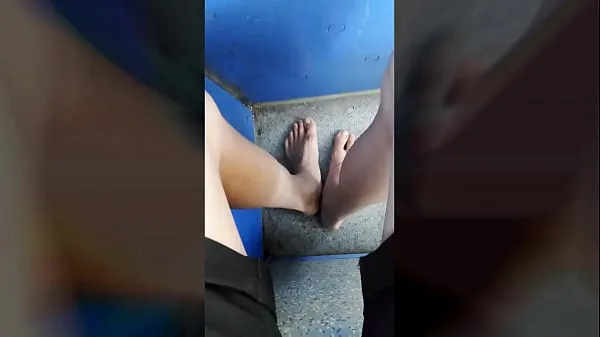 Veľké Twink walking barefoot on the road and still no shoe in a tram to the city nové videá