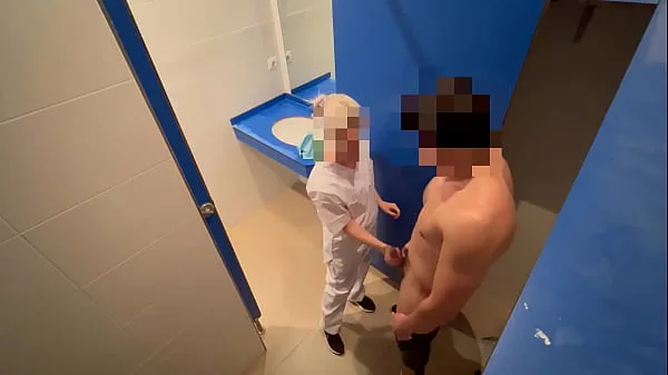 I surprise the gym cleaning girl who when she comes in to clean the toilet she catches me jerking off and helps me finish cumming with a blowjob Video baru yang besar