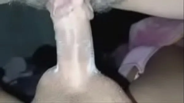Spreading the beautiful girl's pussy, giving her a cock to suck until the cum filled her mouth, then still pushing the cock into her clitoris, fucking her pussy with loud moans, making her extremely aroused, she masturbated twice and cummed a lot Video baru yang besar