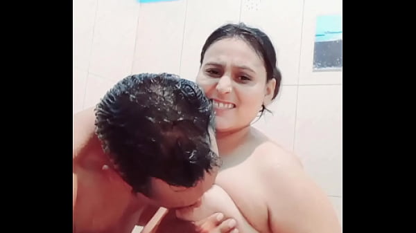 Desi chudai hardcore bathroom scene مقاطع فيديو جديدة كبيرة