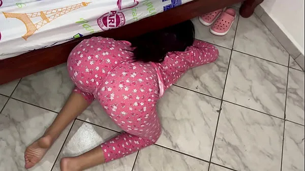Big I Trick my Beautiful Stepdaughter into Looking Under the Bed to See Her Big Ass new Videos