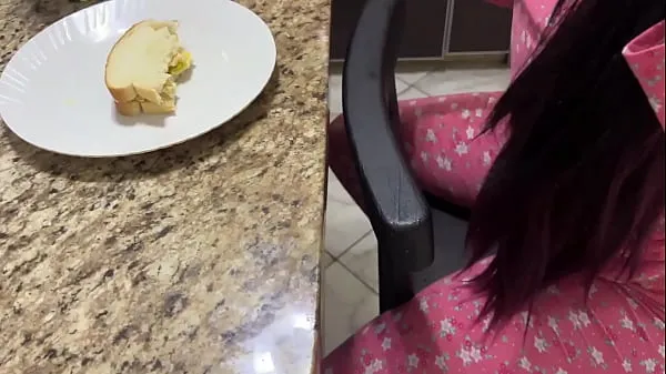 Beautiful Stepdaughter in Pajamas Likes to Sit with her Big Ass Out to Tempt her Stepfather Video baru yang besar