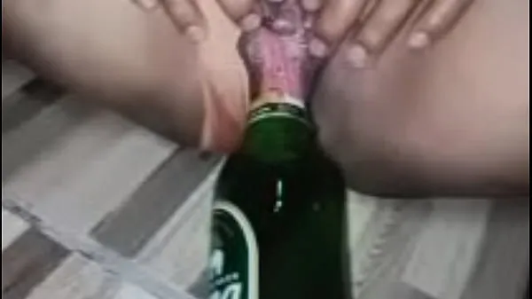 Beautiful girl fucks her pussy until he squirts all over her clit Video baru yang besar