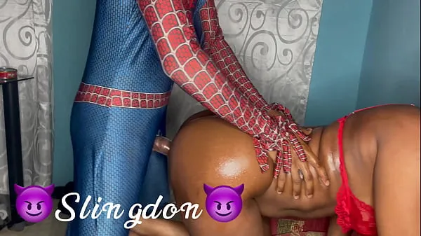 Veľké Spiderman saved the city then fucked a fan nové videá