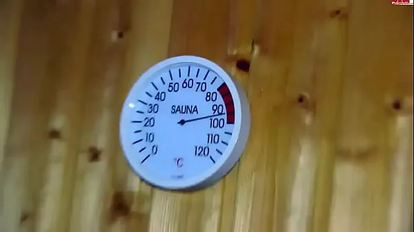Veliki Milf is fucked in the sauna. Amateur couple novi videoposnetki