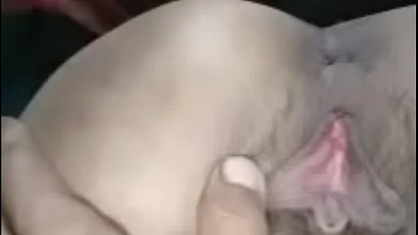 大Spreading Thai girl's pussy, using her tongue to lick her clit until she squirts all over her mouth新视频