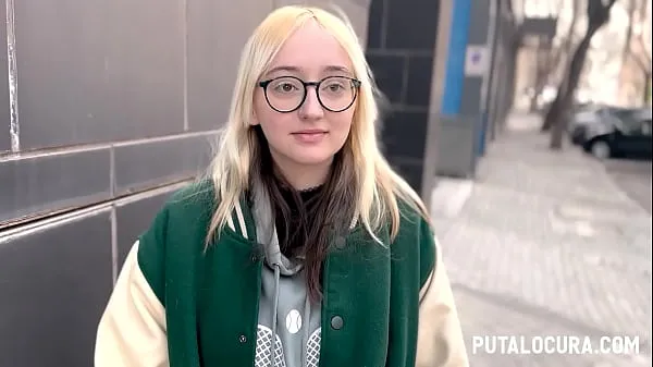 Nagy PutaLocura - Torbe catches blonde geek EmeJota and fucks her új videók