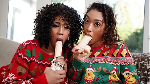 Stepmom has Threesome With Stepsiblings on Christmas - Orgymom Video baru yang besar