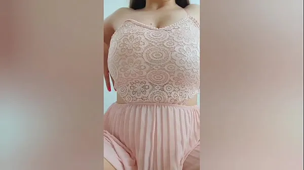 Grote Young cutie in pink dress playing with her big tits in front of the camera - DepravedMinx nieuwe video's