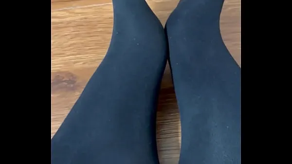 Büyük Flaunting and rubbing together my black nylon feet yeni Video