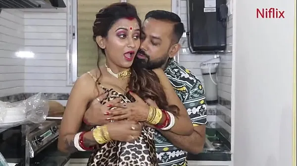 Μεγάλα Young Newly Married Indian Wife Romantic Love Making In Kitchen νέα βίντεο