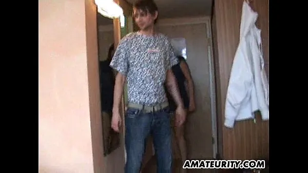 Veliki Amateur homemade threesome with busty sluts novi videoposnetki