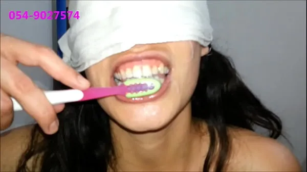 Grote Sharon From Tel-Aviv Brushes Her Teeth With Cum nieuwe video's