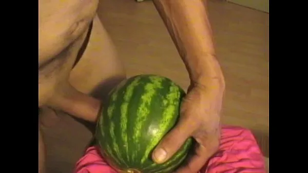 Masturbating with fruit مقاطع فيديو جديدة كبيرة
