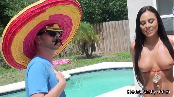 Two sluts fucks after outdoor pool party Video baru yang besar