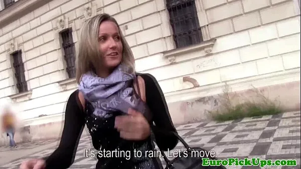 Veliki Euro girlnextdoor devours cock outdoors novi videoposnetki